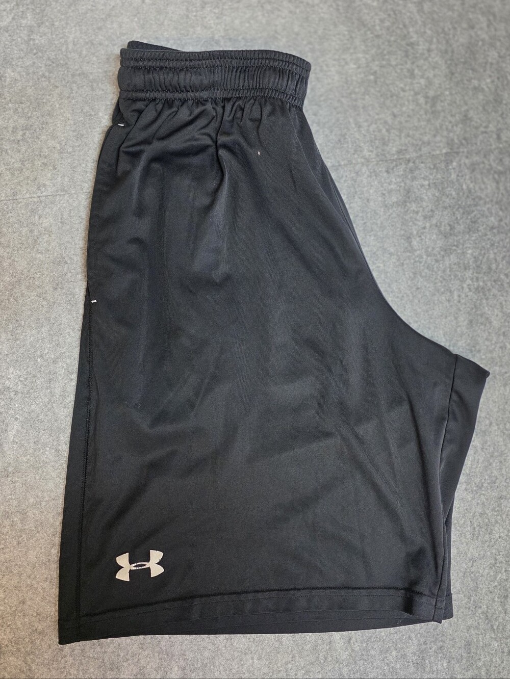 Under Armour Mens Medium Black Athletic Shorts